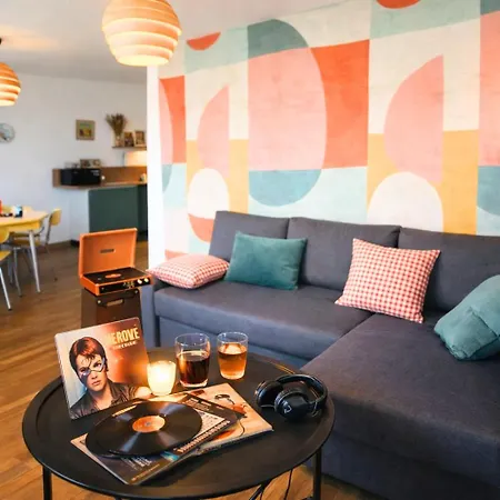 Daire Vinyle Club-retro 70's-6 Pers-terrasse-wifi-parking *