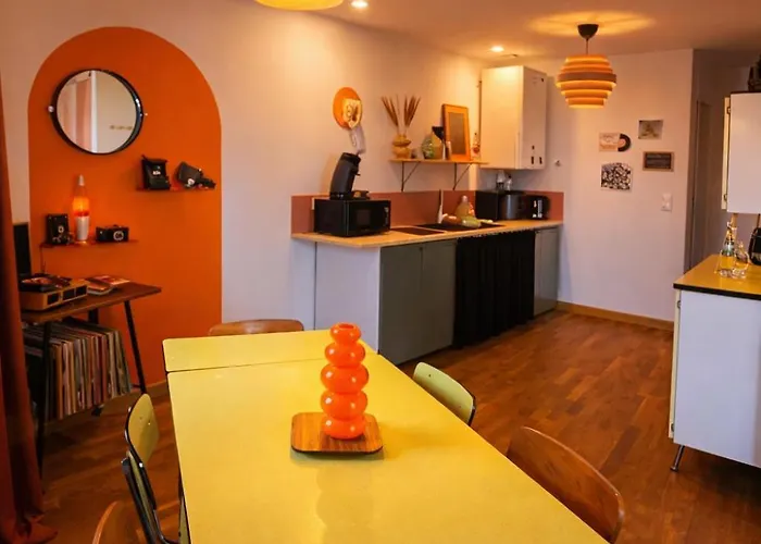 Daire Vinyle Club-retro 70's-6 Pers-terrasse-wifi-parking *