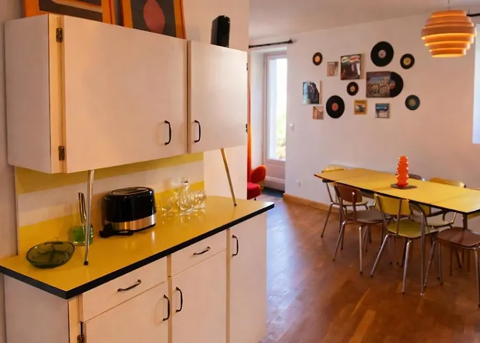 Vinyle Club-retro 70's-6 Pers-terrasse-wifi-parking *